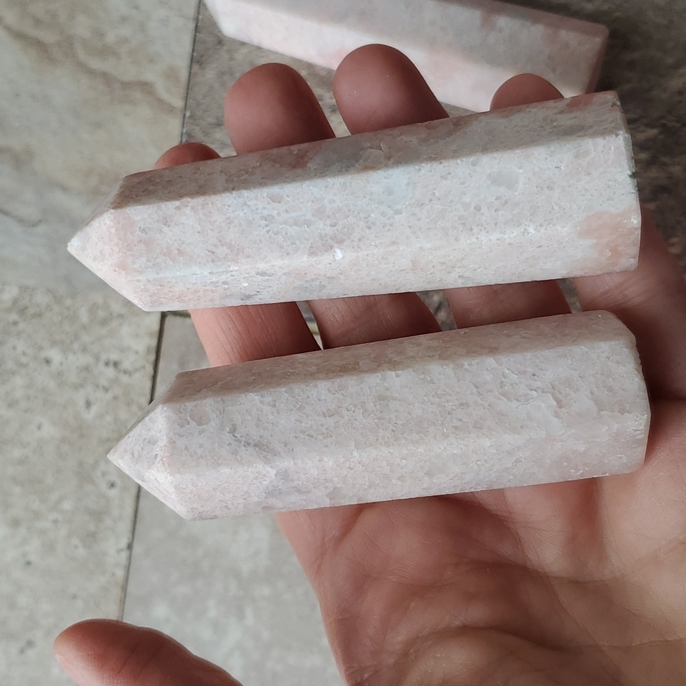 Mel- One pink jade crystal tower chosen at random - Picture 2 of 3
